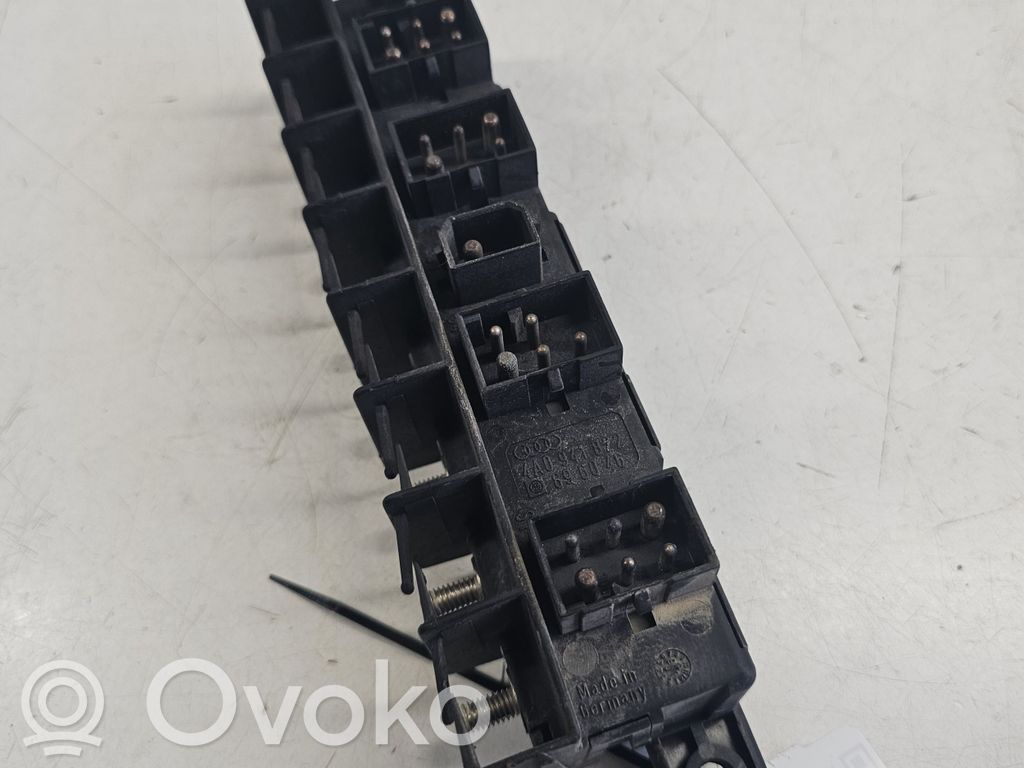 Audi A6 S6 C4 4A Sulakemoduuli 