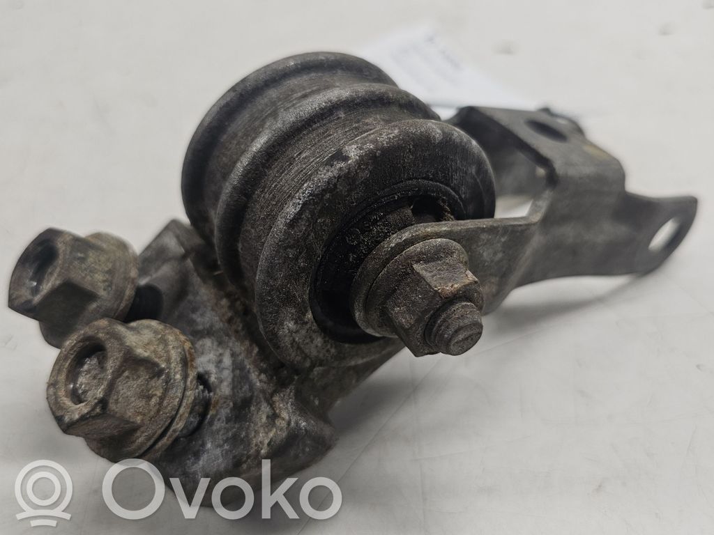 Volvo V70 Engine mount bracket 