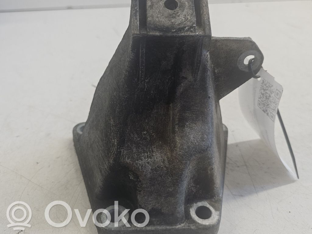 Audi A6 S6 C5 4B Engine mounting bracket 