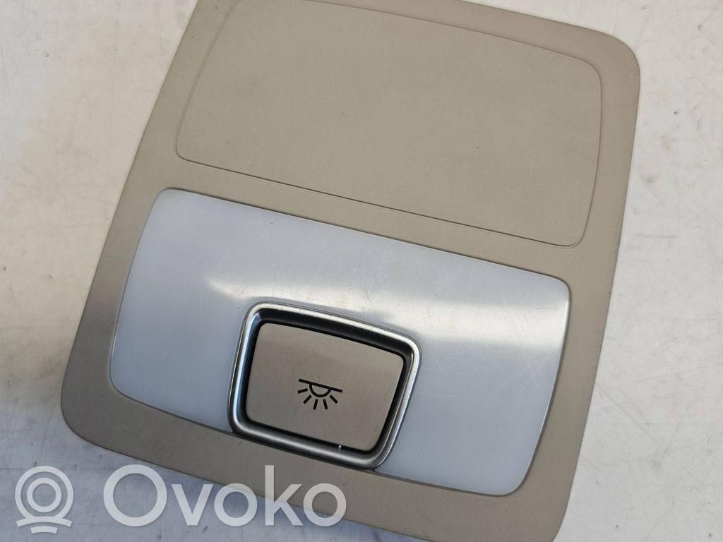 Audi Q7 4L Lampka podsufitki tylna 