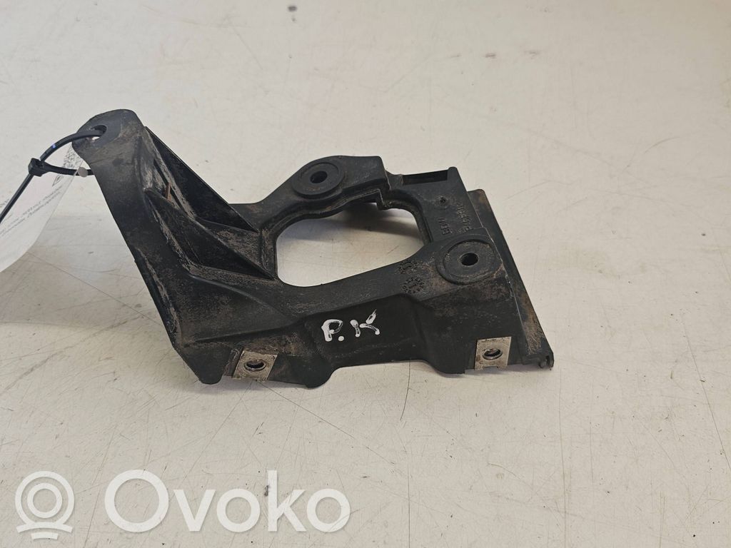 Audi A6 S6 C5 4B Fender mounting bracket 
