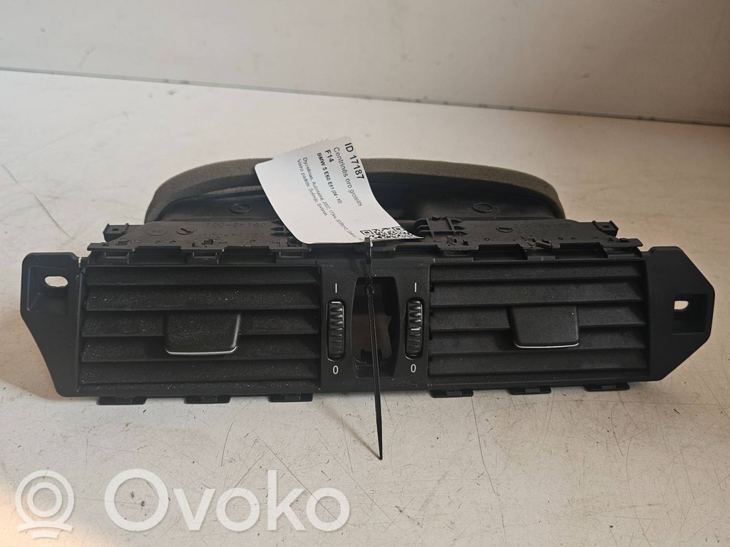 BMW 5 E60 E61 Centrinės oro grotelės 