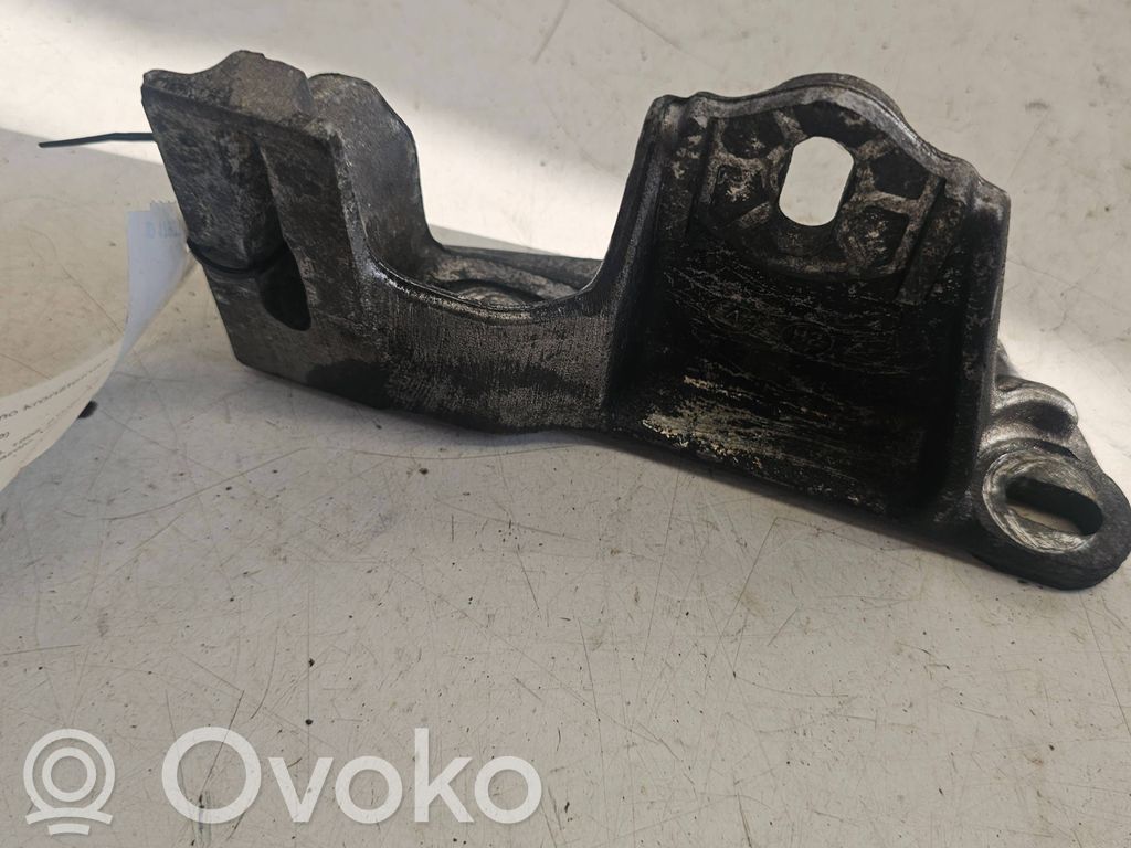 Ford Galaxy Engine mounting bracket 