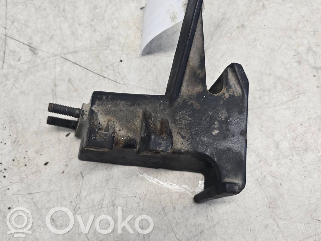 Volvo S70  V70  V70 XC Engine mounting bracket 