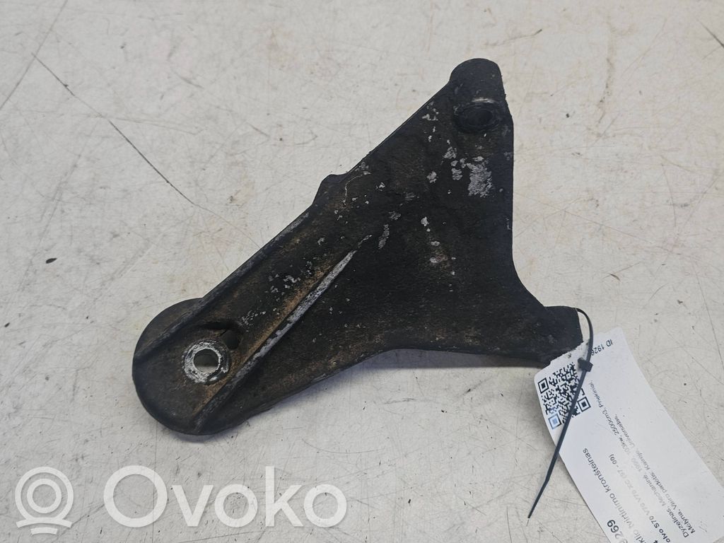 Volvo S70  V70  V70 XC Engine mounting bracket 
