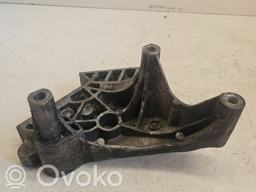 Volkswagen Touran I Engine mounting bracket 