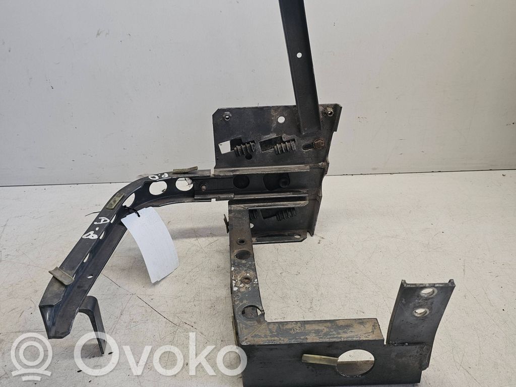 Audi A8 S8 D2 4D Front bumper mounting bracket 