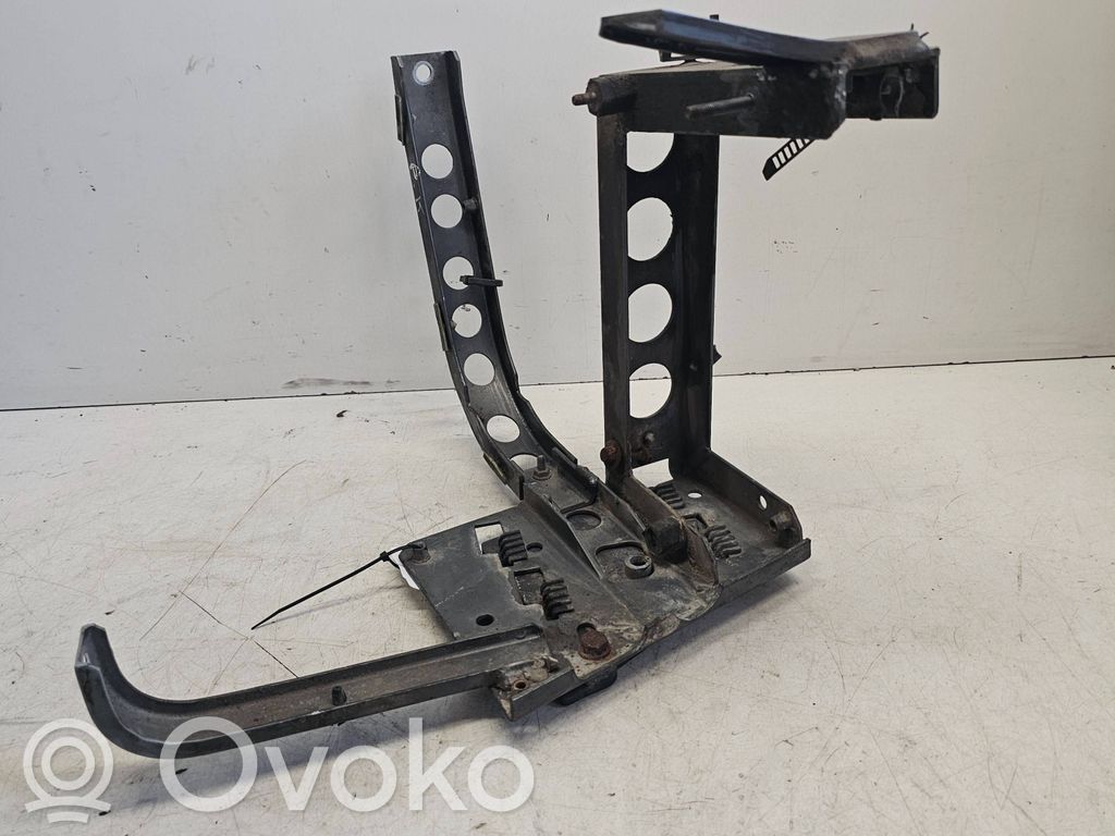 Audi A8 S8 D2 4D Front bumper mounting bracket 