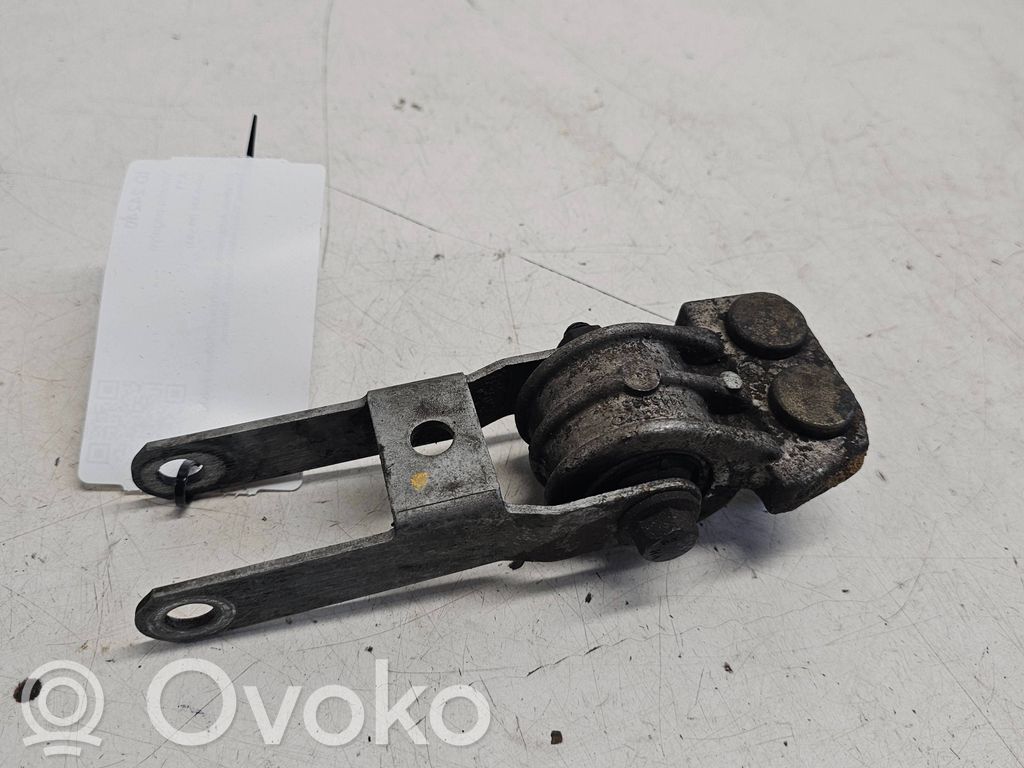 Volvo S80 Engine mount bracket 
