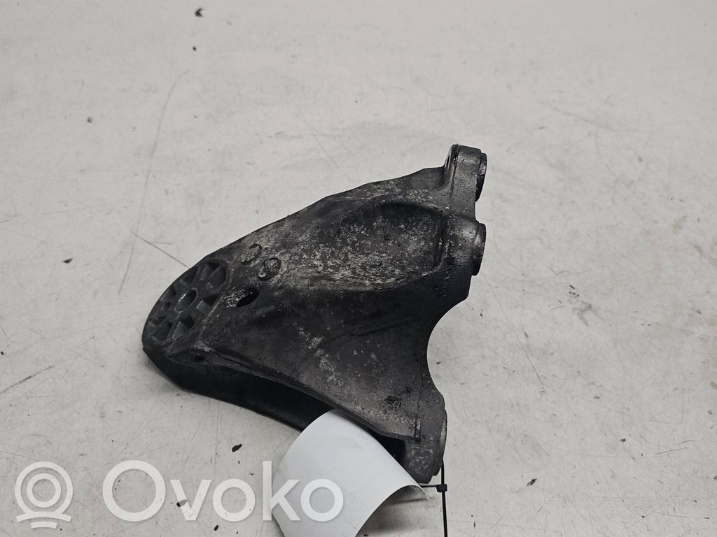 Audi Q7 4L Engine mounting bracket 