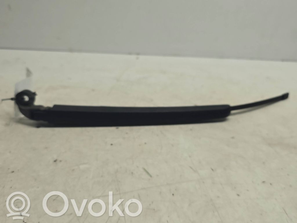 Audi A6 C7 Ramię wycieraczki szyby tylnej 