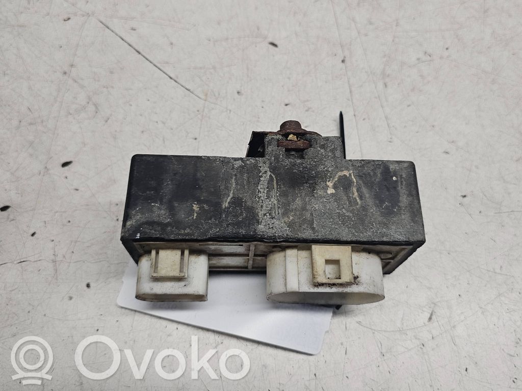Volkswagen Golf IV Jäähdytyspuhaltimen rele 