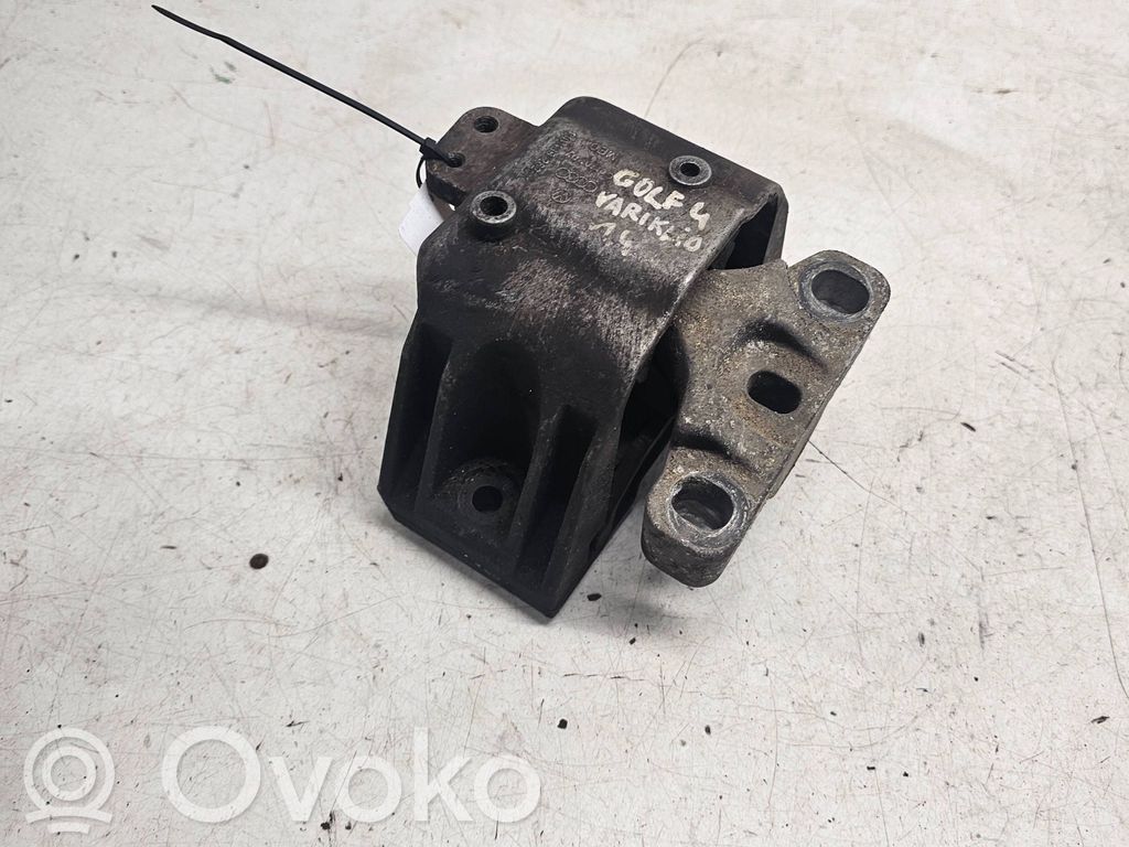 Volkswagen Golf IV Engine mount bracket 