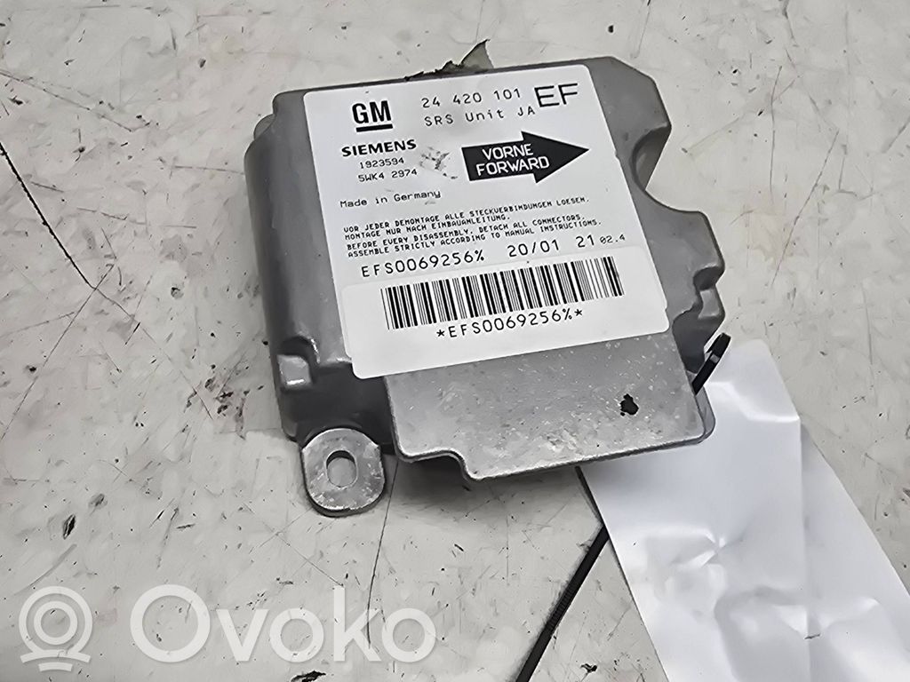 Opel Omega B2 Airbag control unit/module 