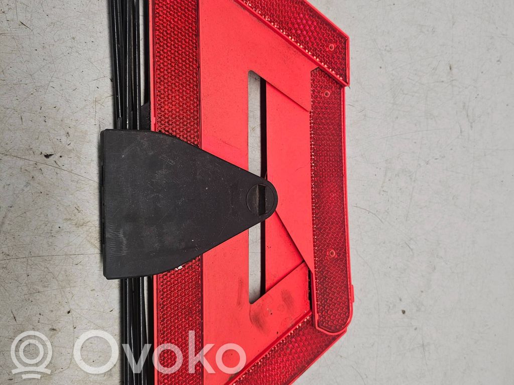 Audi A6 S6 C6 4F Trójkąt ostrzegawczy 