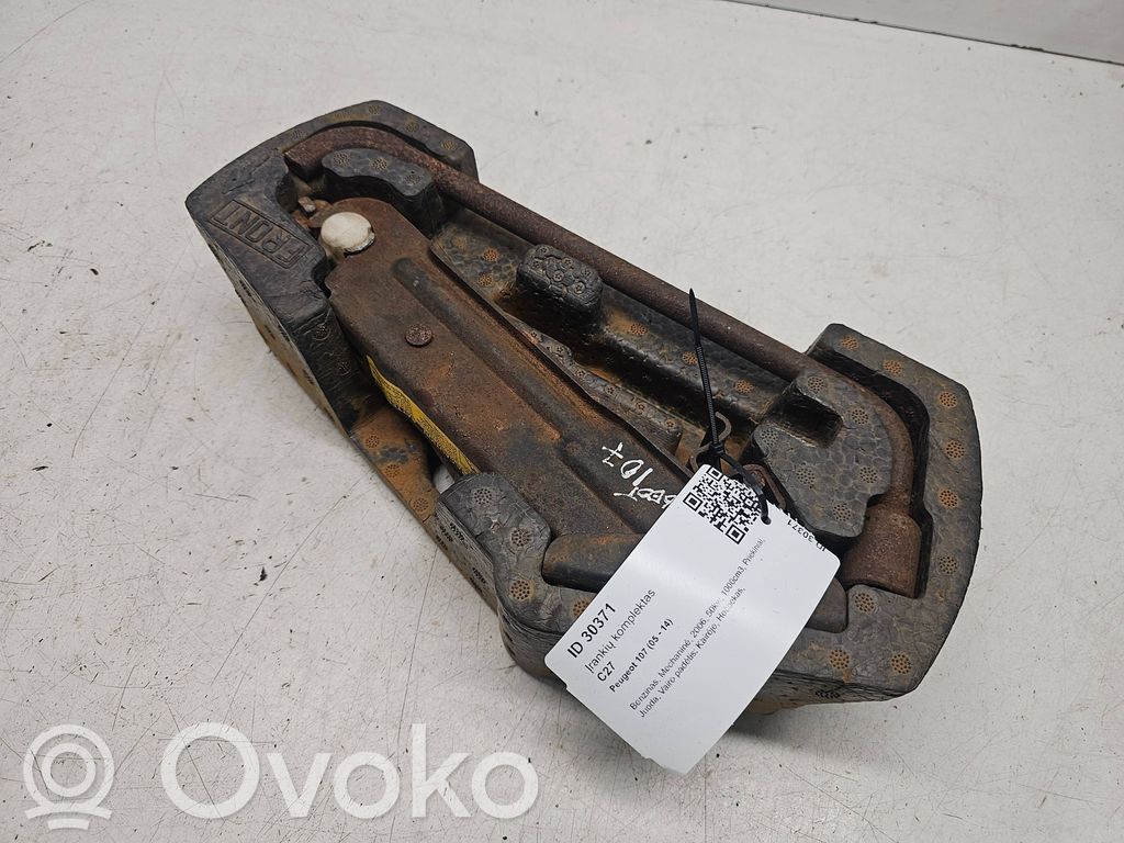Peugeot 107 Tool set 