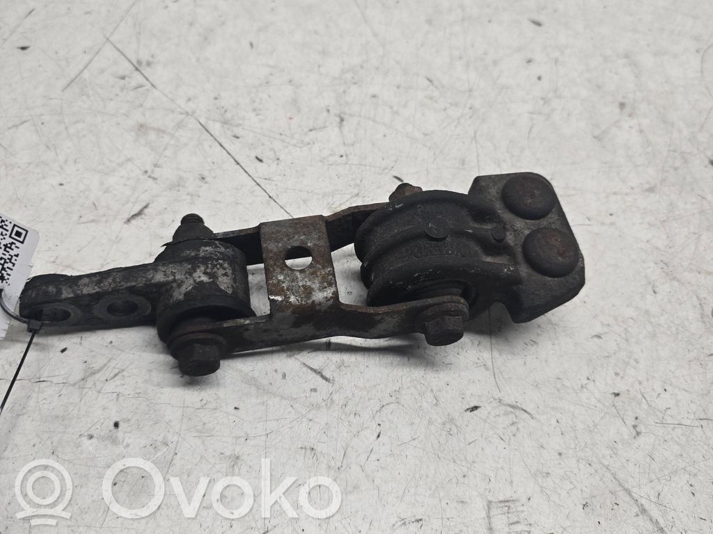 Volvo S60 Engine mount bracket 