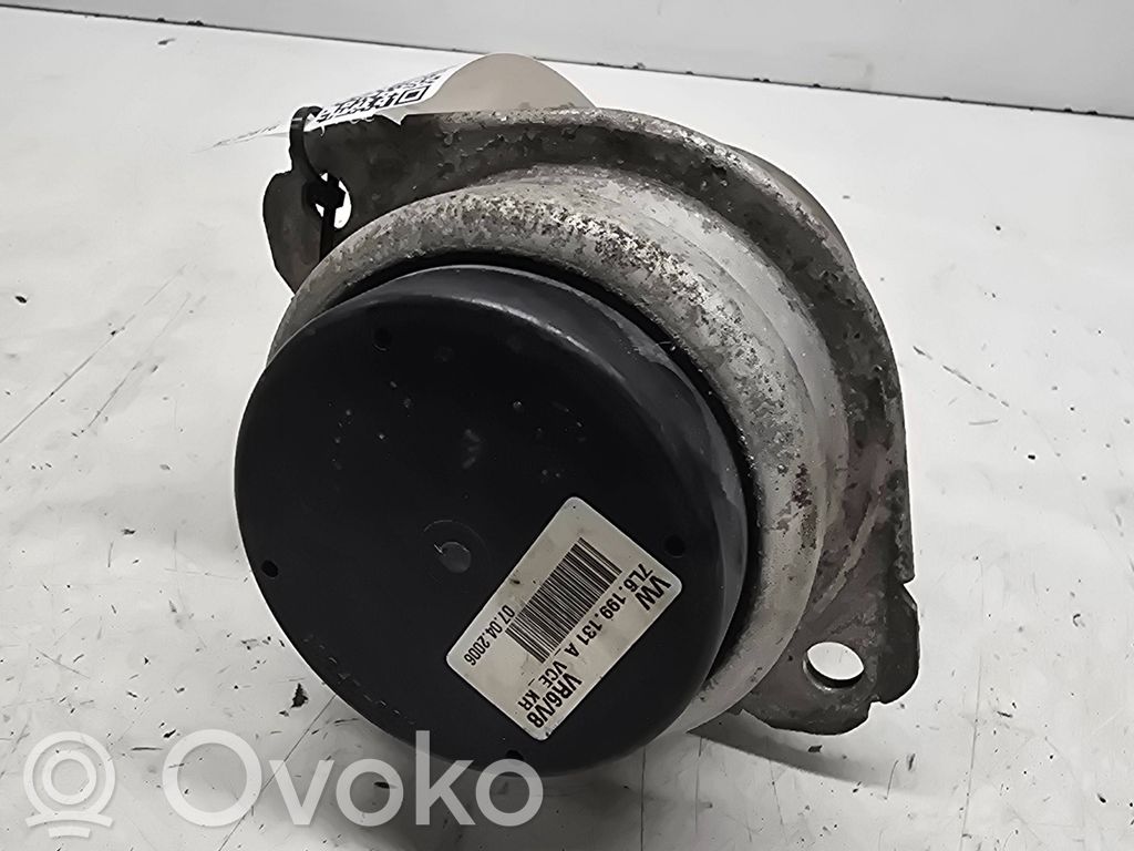 Audi Q7 4L Engine mount bracket 