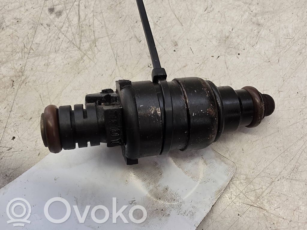 Inyector de combustible   037906031P