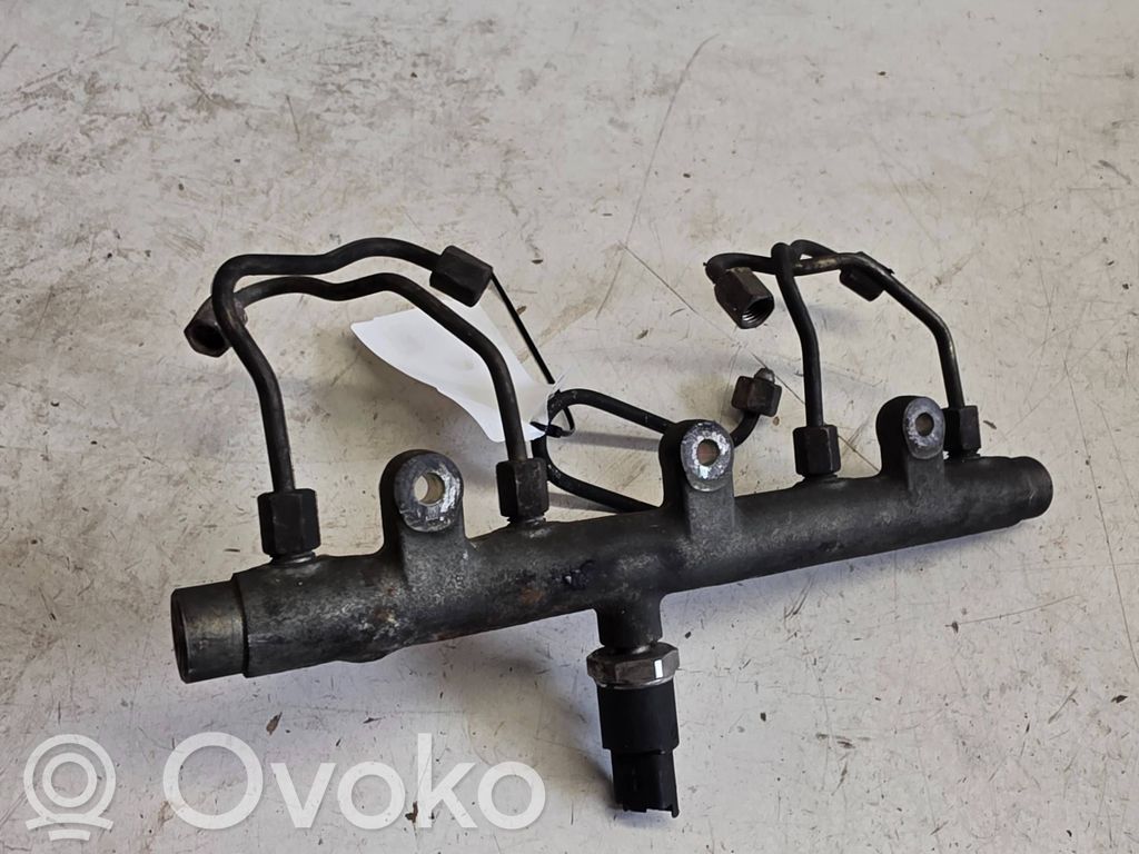 Peugeot 206 Degvielas maģistrālā caurule 