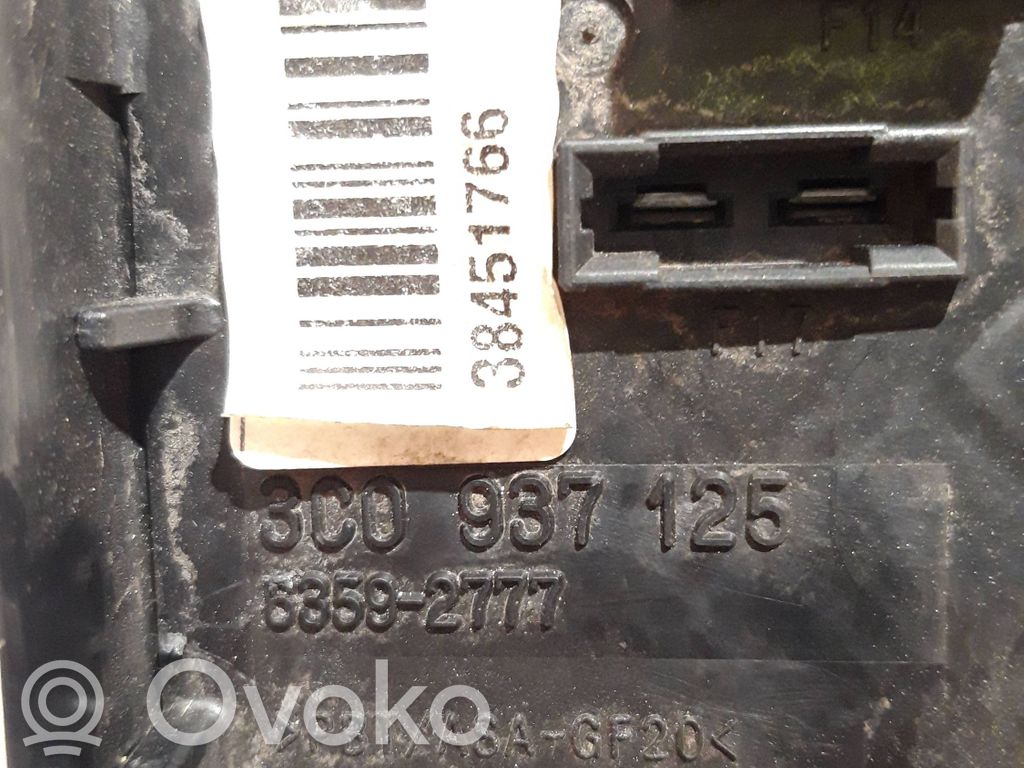 Volkswagen PASSAT B6 Drošinātāju bloks 
