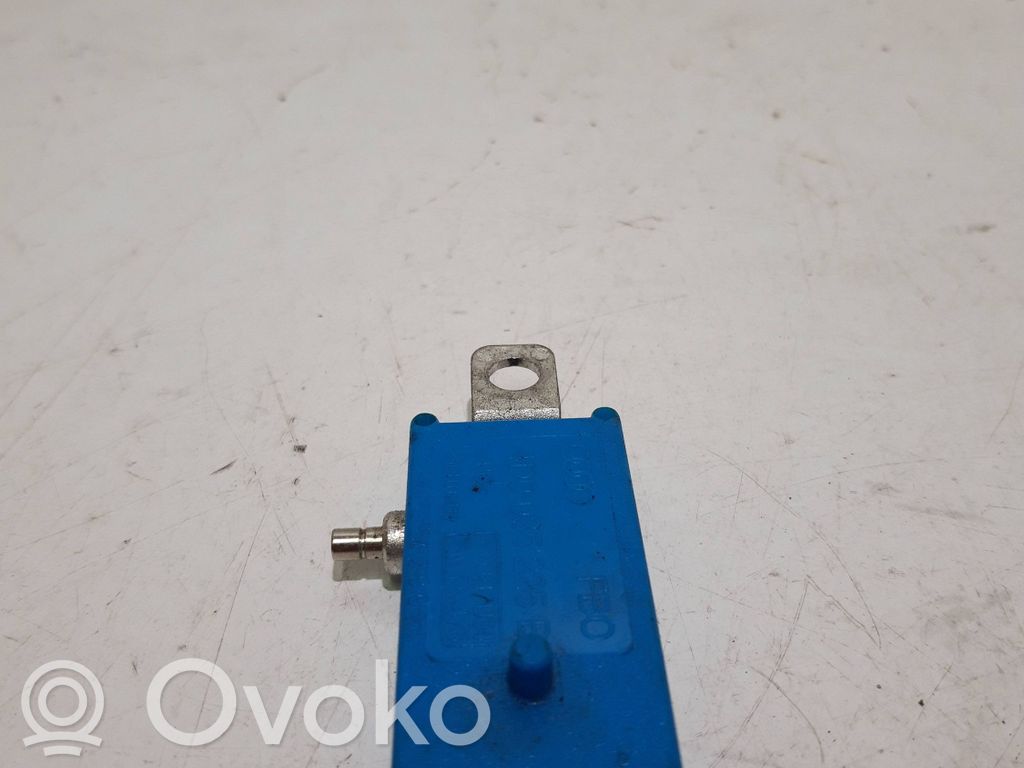Audi A8 S8 D2 4D Antenos stiprintuvas 