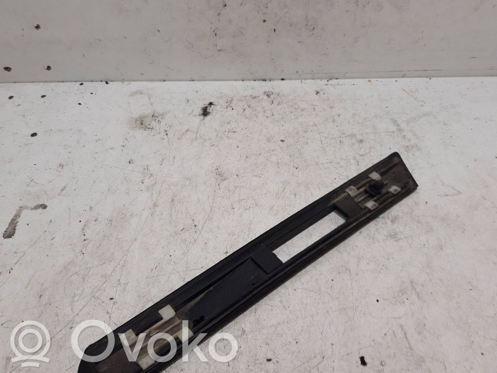 BMW 7 E38 Apdaila sparno (moldingas) 