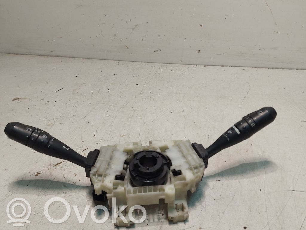 Mitsubishi Colt Interruptor/palanca de limpiador de luz de giro 