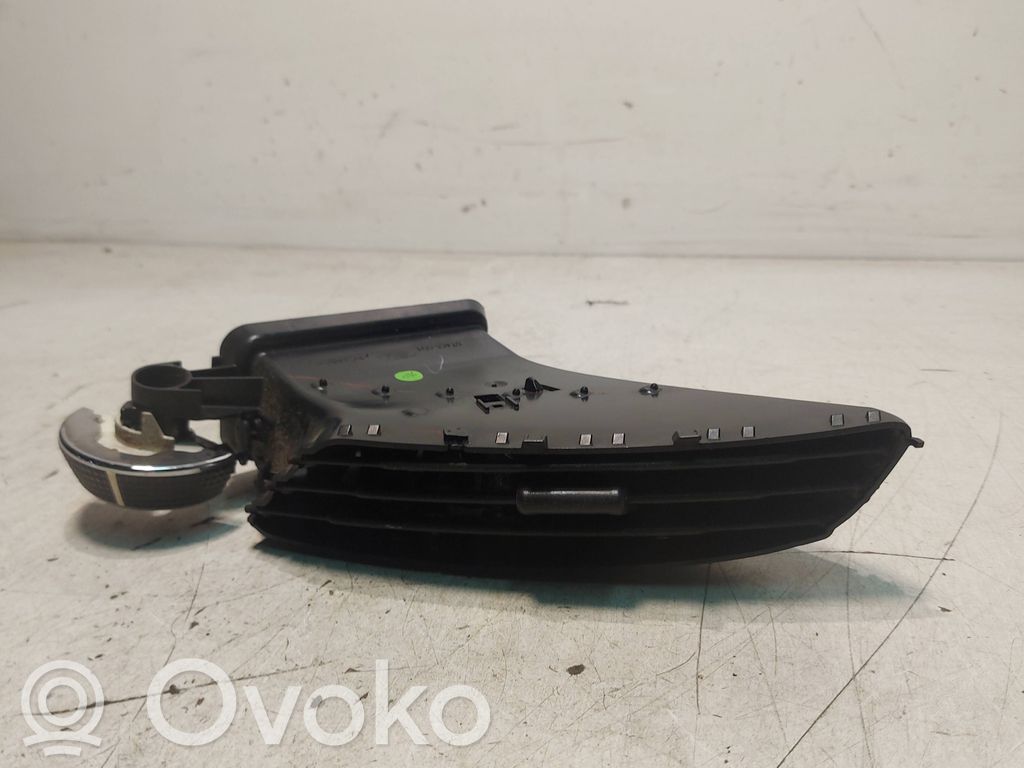 Ford C-MAX II Dysze / Kratki środkowego nawiewu deski rozdzielczej 