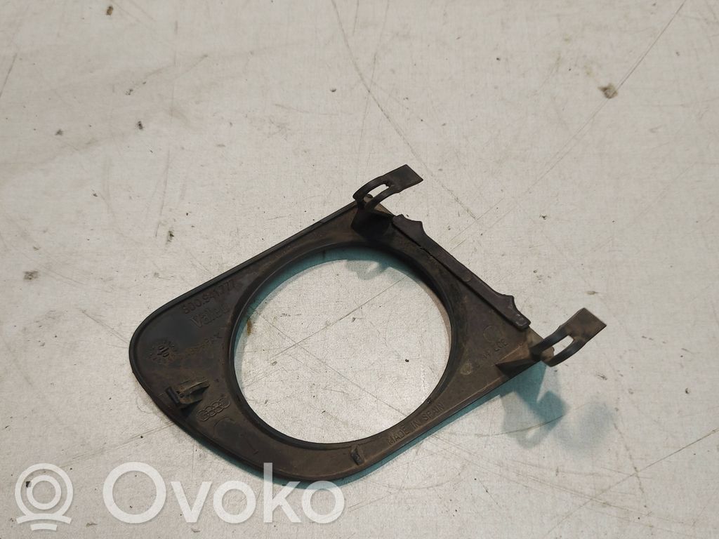 Etusumuvalon ritilä   8D0941777