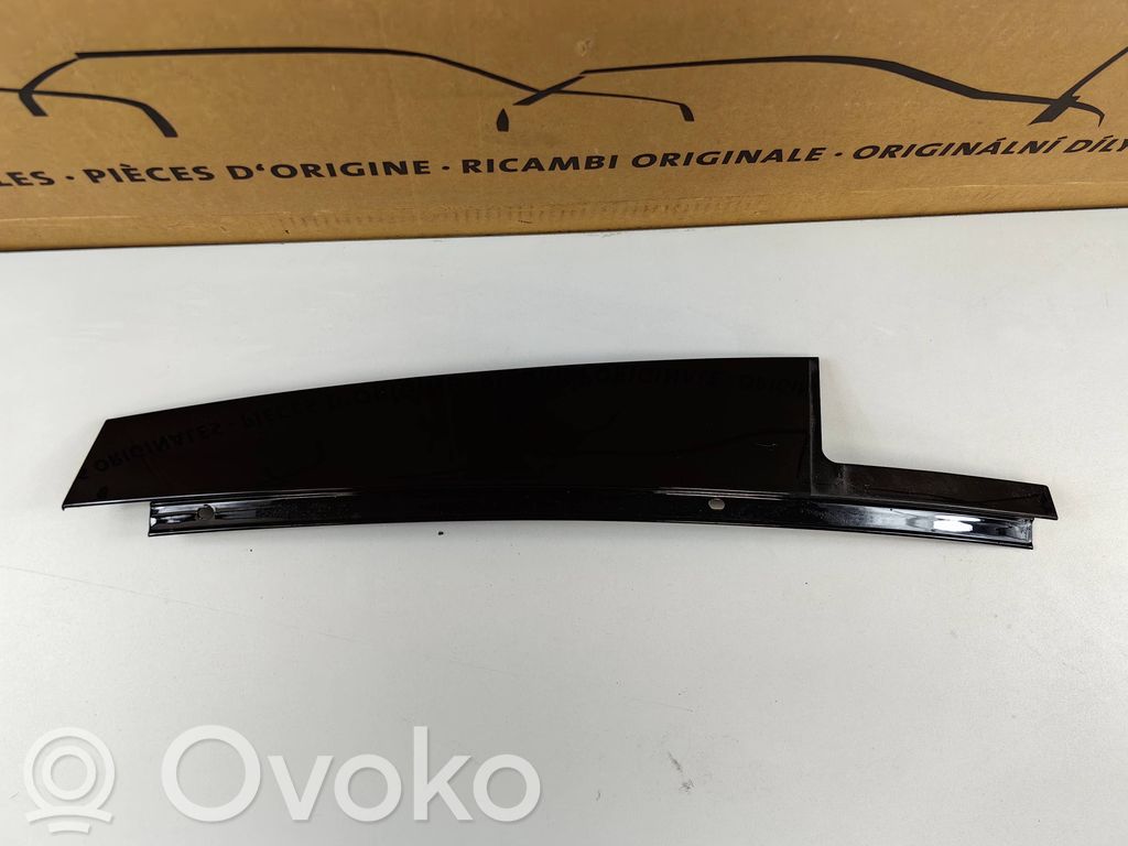 BMW 5 G30 G31 G38 Galinių durų stiklo apdaila 