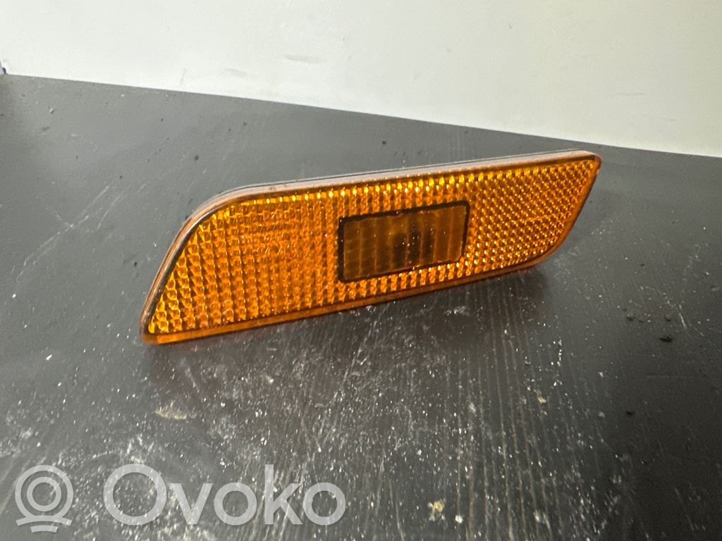Volvo S80 Front fender indicator light 