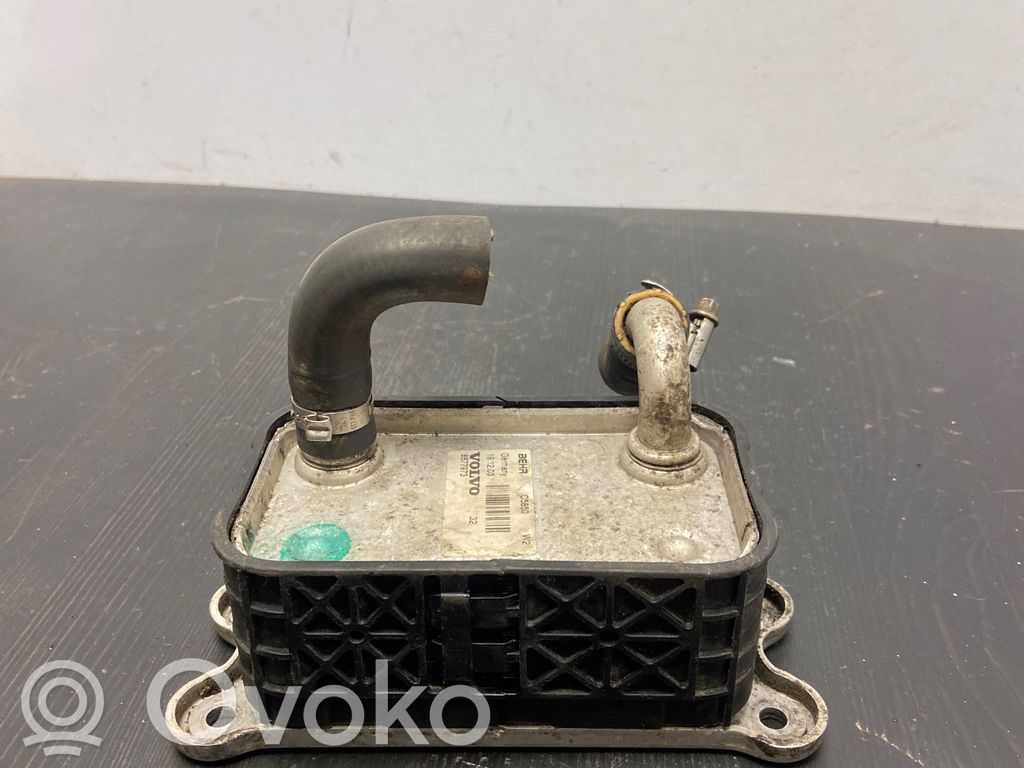 Volvo V70 Oil filter mounting bracket 