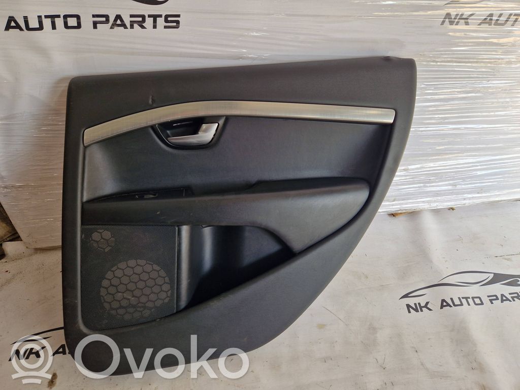 Volvo XC70 Boczki / Poszycie drzwi tylnych 