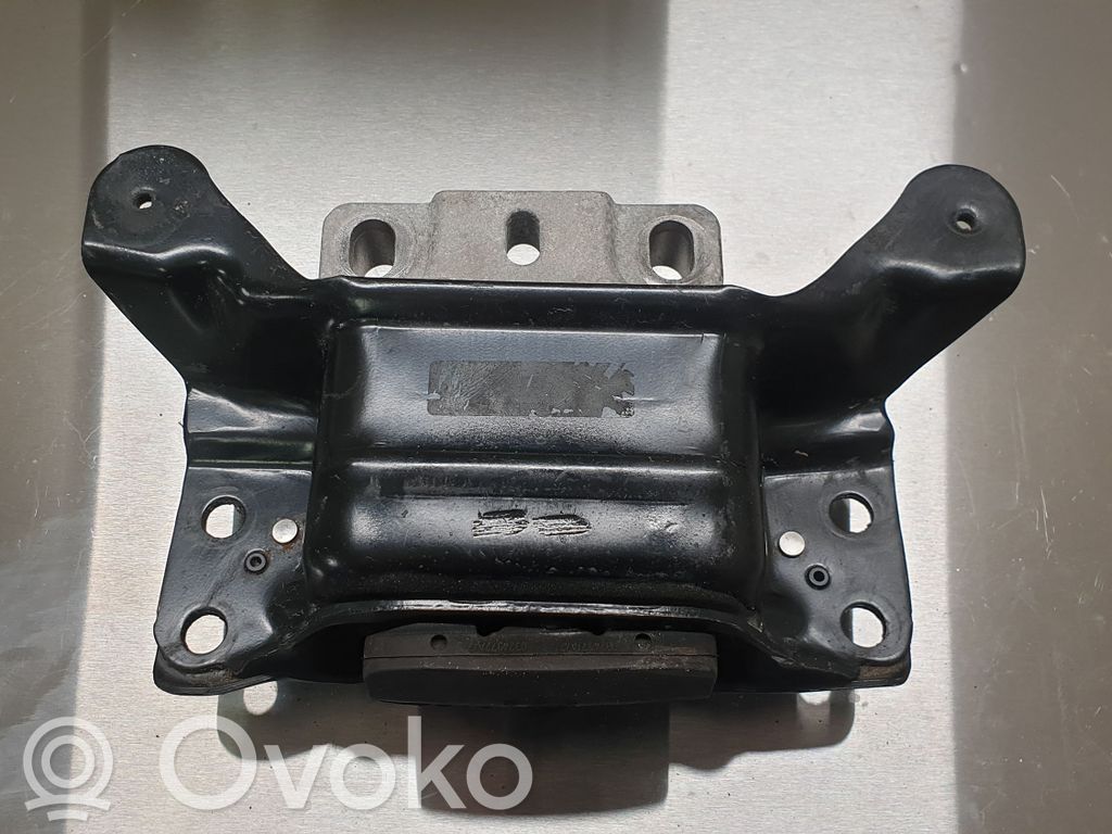 Volkswagen PASSAT B8 Engine mount bracket 