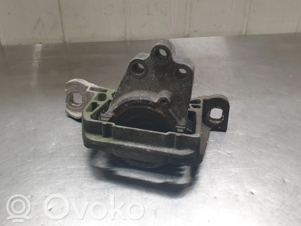 Ford Focus Engine mount bracket 