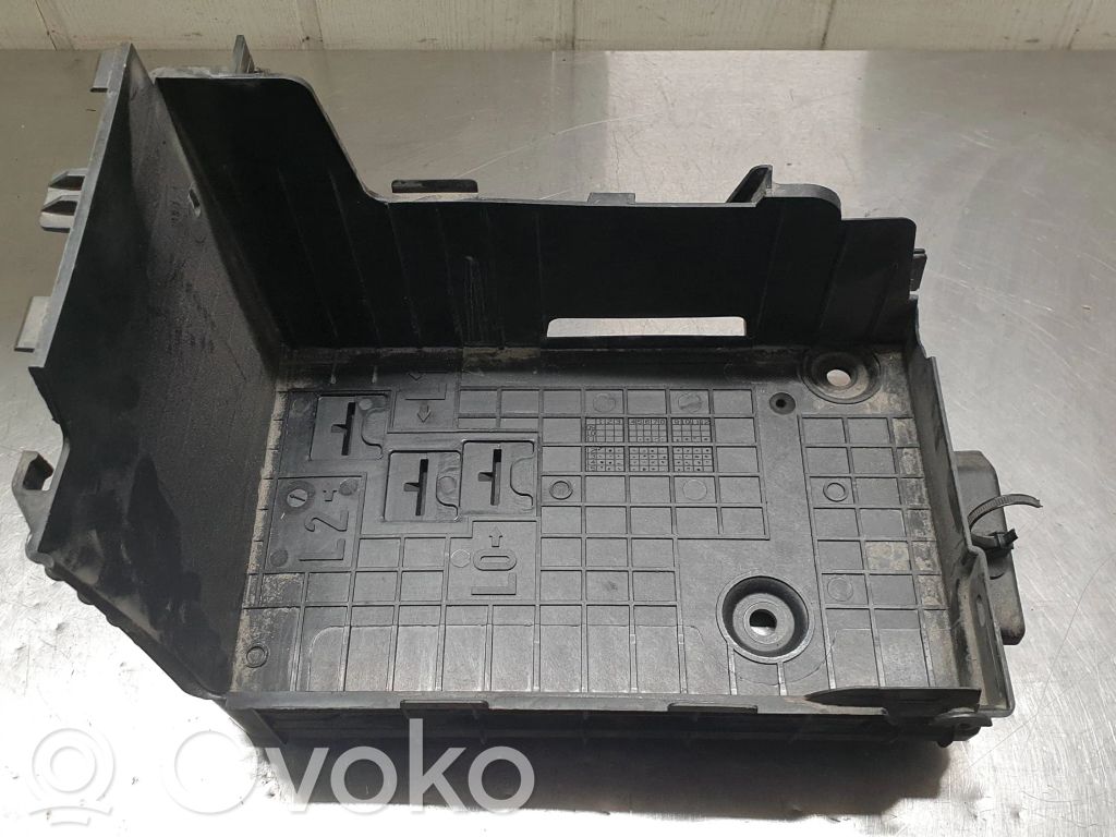 Peugeot 208 I Akumuliatoriaus tvirtinimo padas 