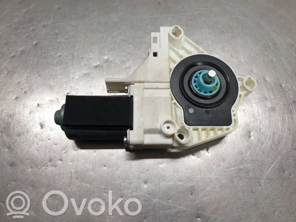 Audi A4 S4 B8 8K Silniczek podnoszenia szyby drzwi tylnych 