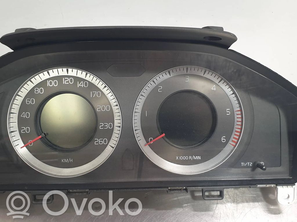 Volvo V70 Speedometer (instrument cluster) 
