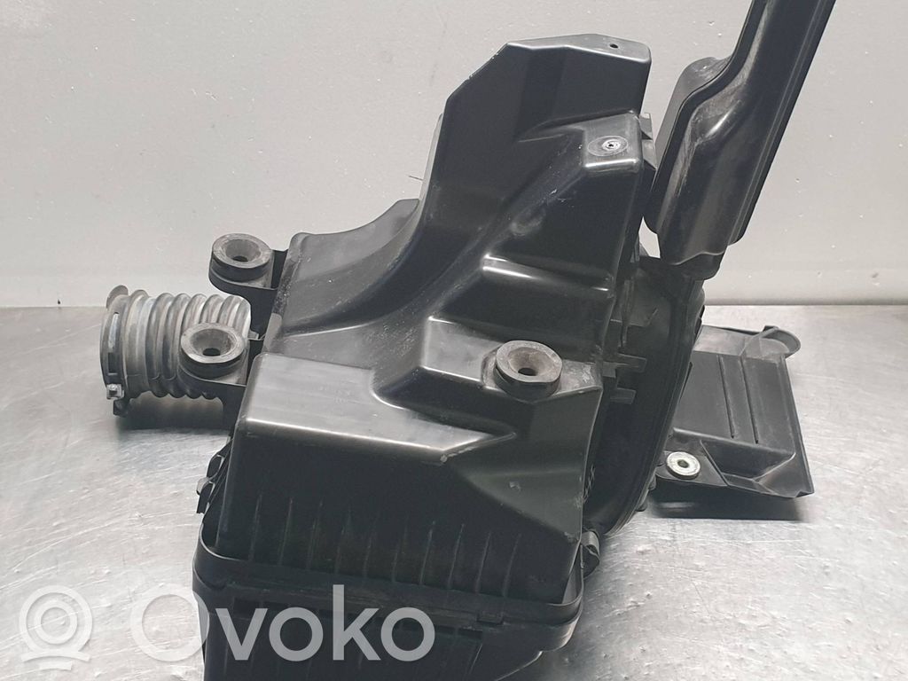 Mazda 6 Air filter box 