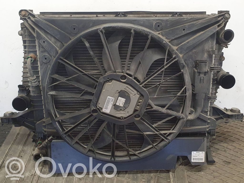 Volvo XC90 Radiatorių komplektas 