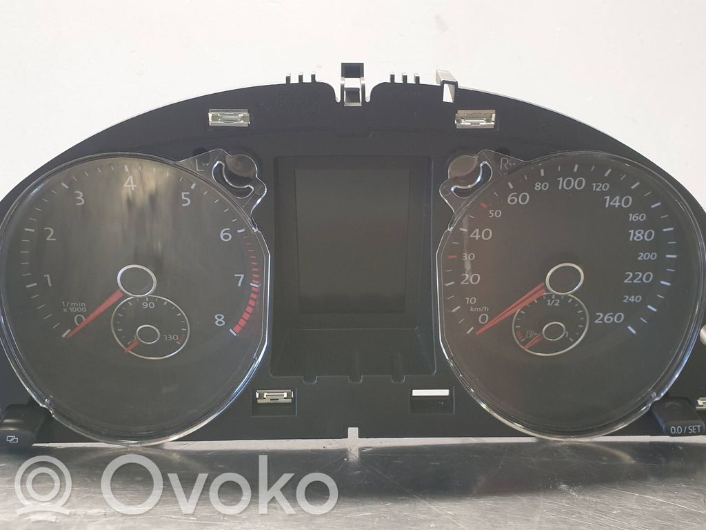 Volkswagen PASSAT B7 Licznik / Prędkościomierz 