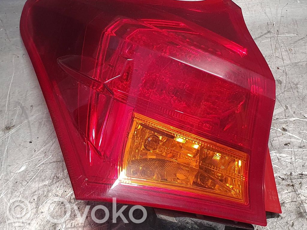 Toyota Auris E180 Luz trasera/de freno 