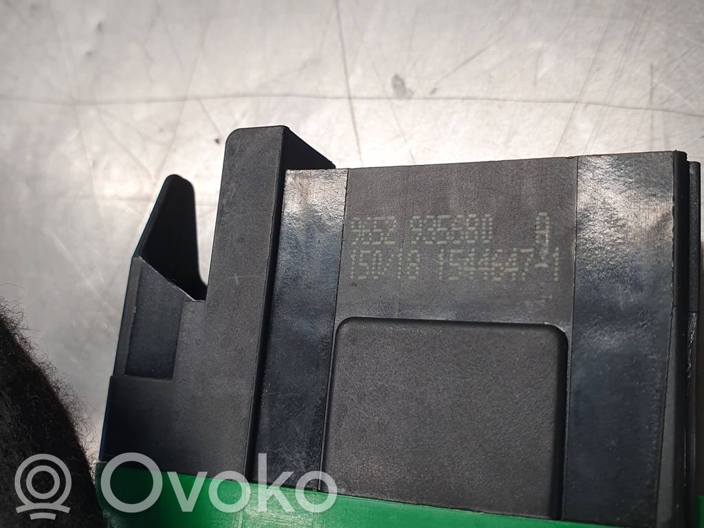 Peugeot Expert Fuse module 