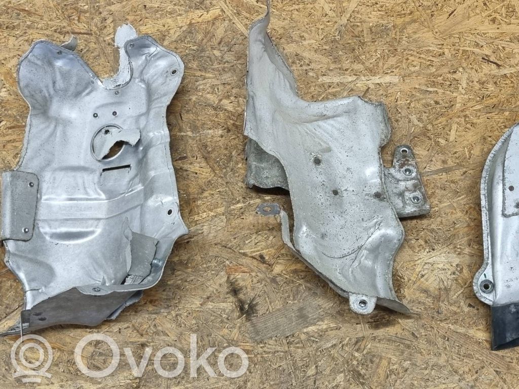 BMW 2 F45 Osłona termiczna komory silnika 