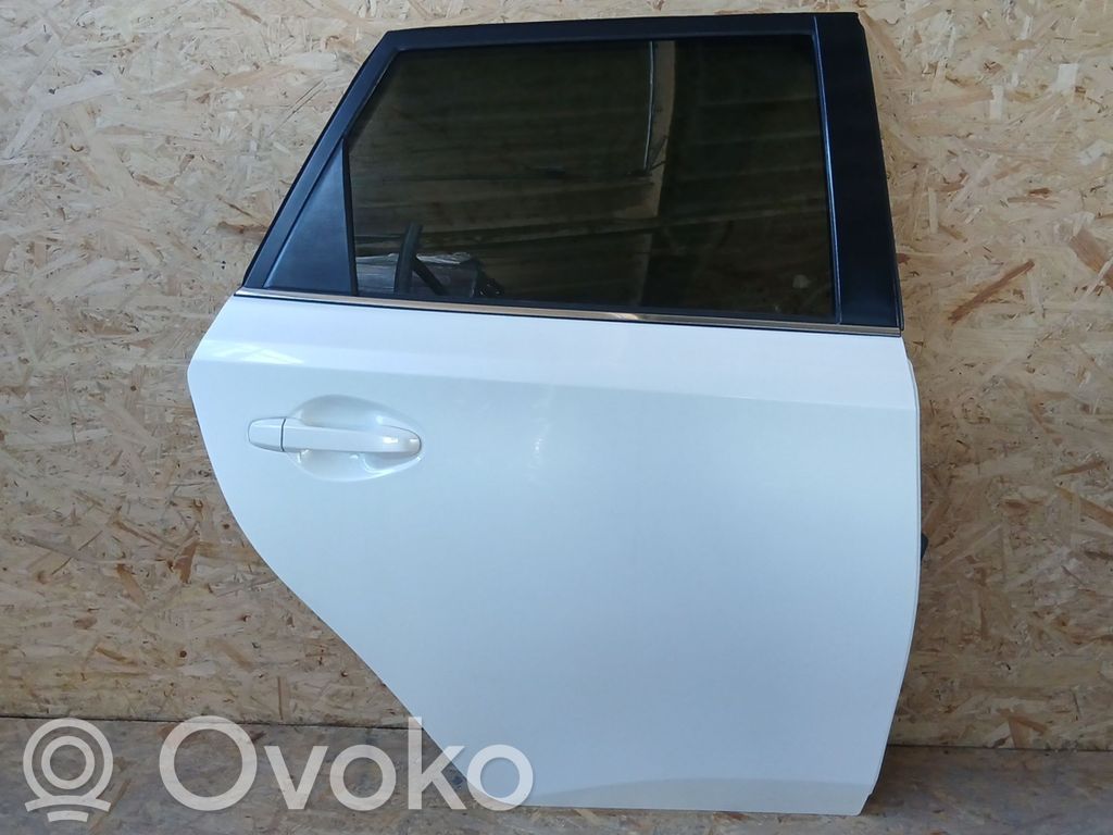 Toyota Auris E180 Puerta trasera 