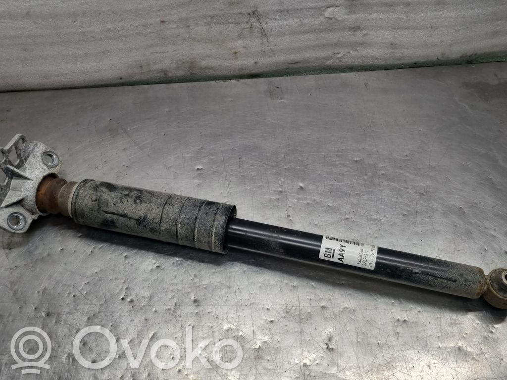Opel Adam Takaiskunvaimennin 
