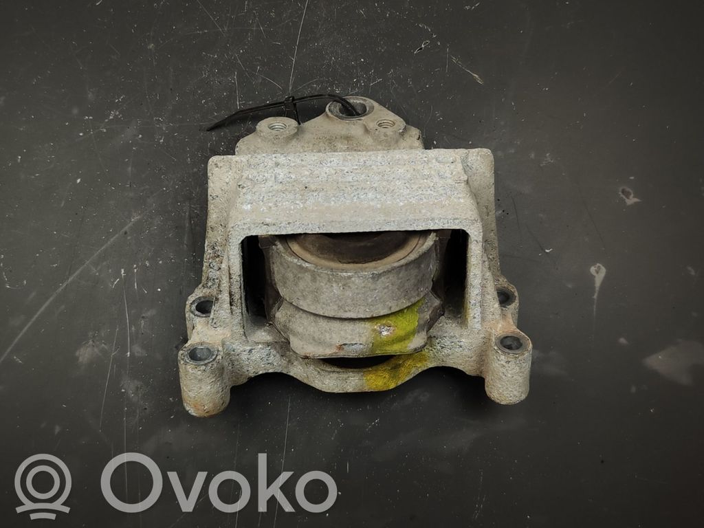 Engine mounting bracket   WFJ174011