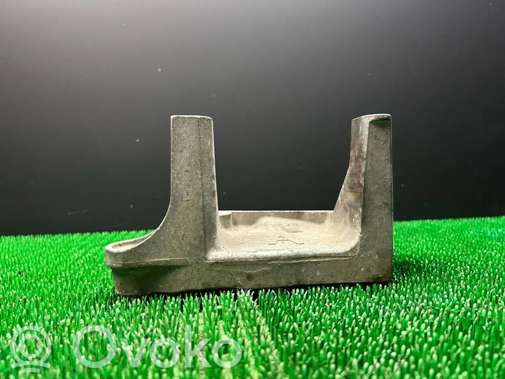 Peugeot 407 Engine mounting bracket 