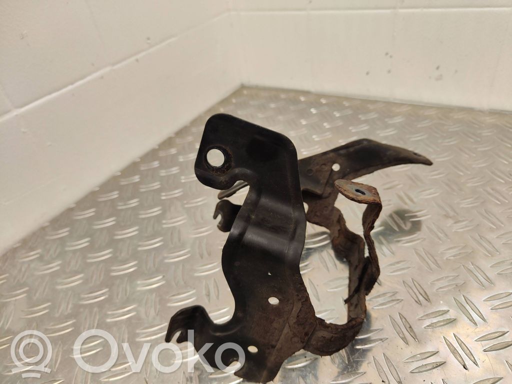 Ford S-MAX Power steering pump mounting bracket 